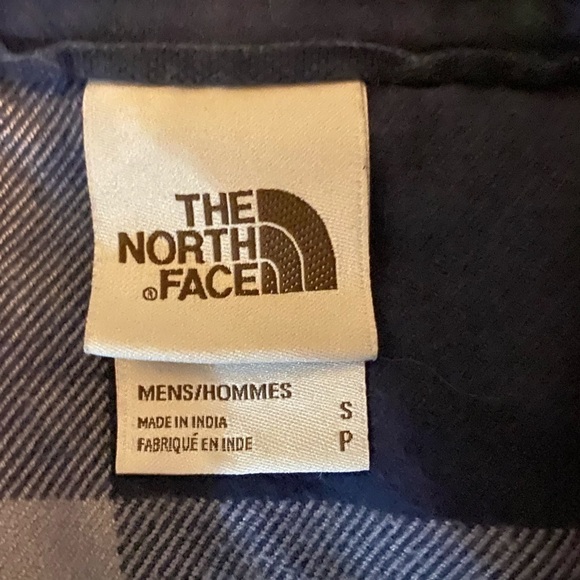 The North Face Men’s Navy Plaid Flannel Button Down Shirt - Picture 4 of 9